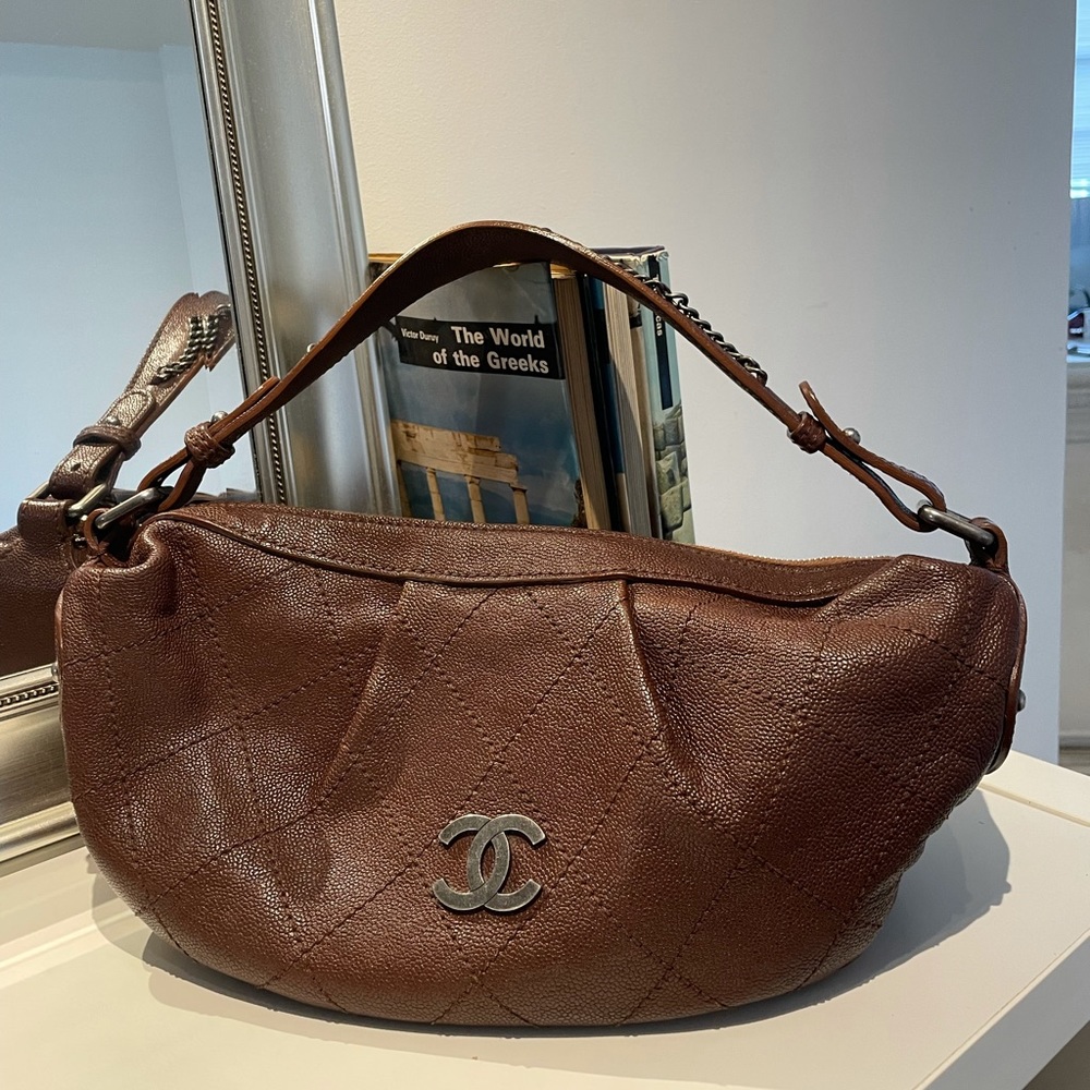 Vintage CHANEL authentic hobo bag. - Picture 5 of 15